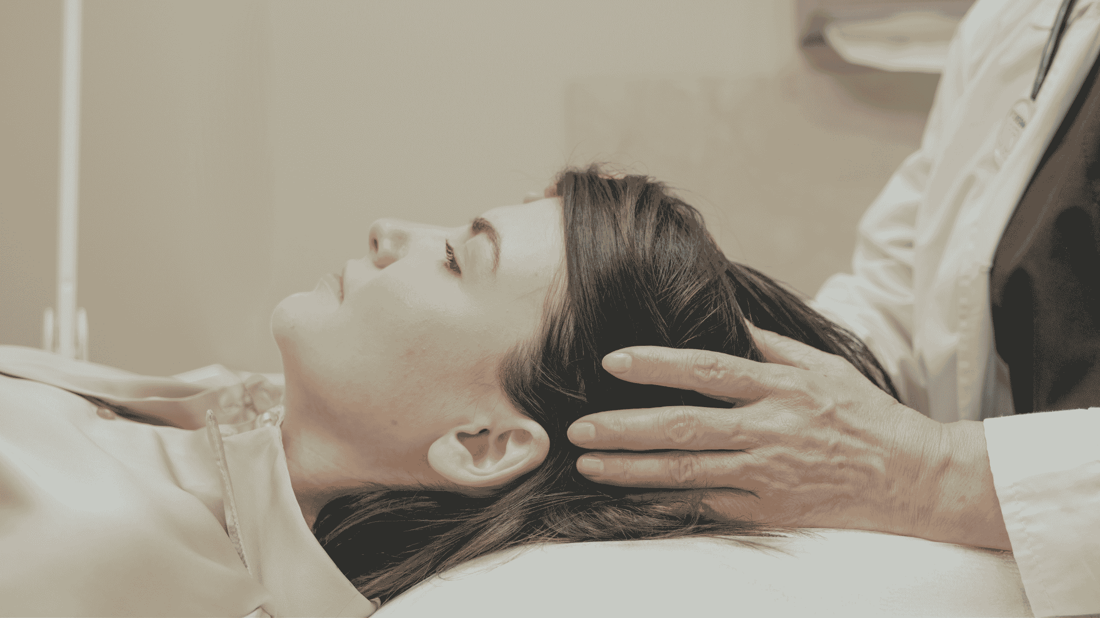 Patient receiving IASIS Microcurrent Neurofeedback at a wellness clinic